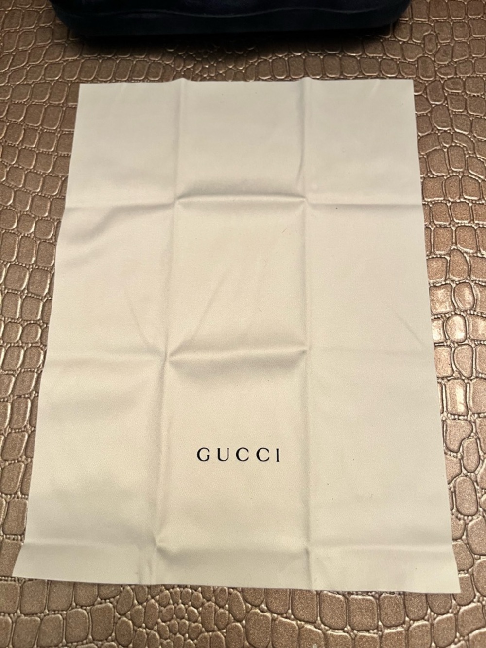 Gucci Navy Velvet Eyewear Case w/Red Lined Interior & Pouch, Linen, & COA Card - Picture 10 of 10